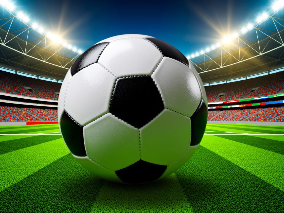 星空·综合体育-五大联赛中场争夺激烈程度是否决定观赏性高低，五大联赛场地大小